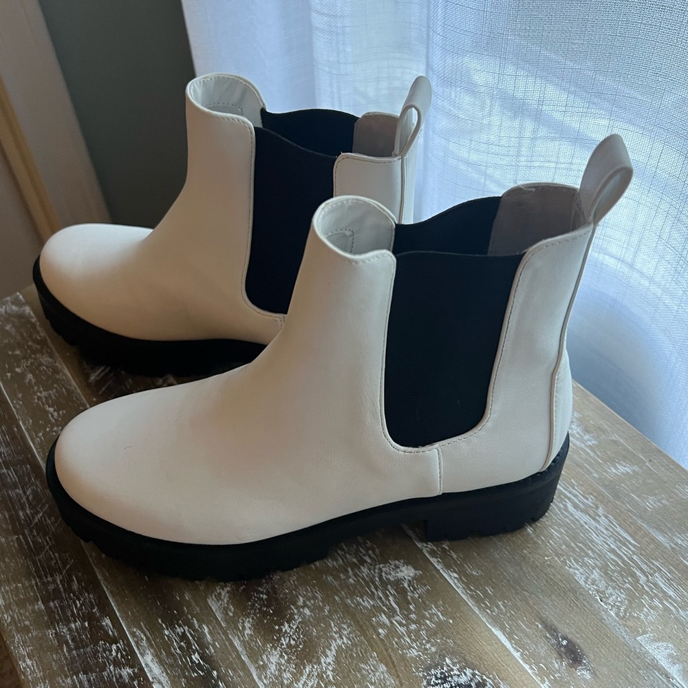 BP White platform Boots